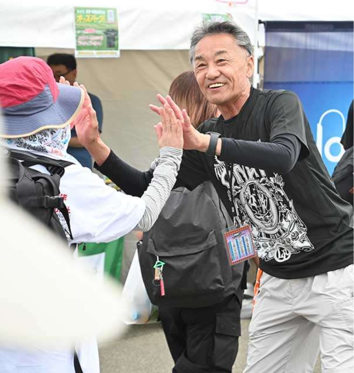 ハイタッチおじさん